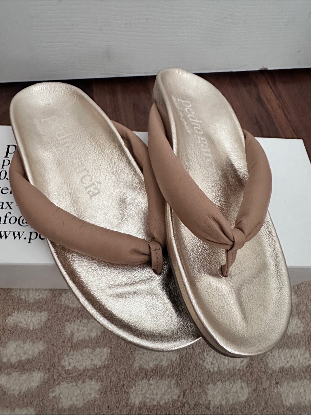 NEW Pedro Garcia Tan Thong w/ Metallic Gold Accent - Neutral/Gold Sz 8.5/39 NWB!